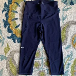 Women’s Under Armour mid calf heat gear compression pants